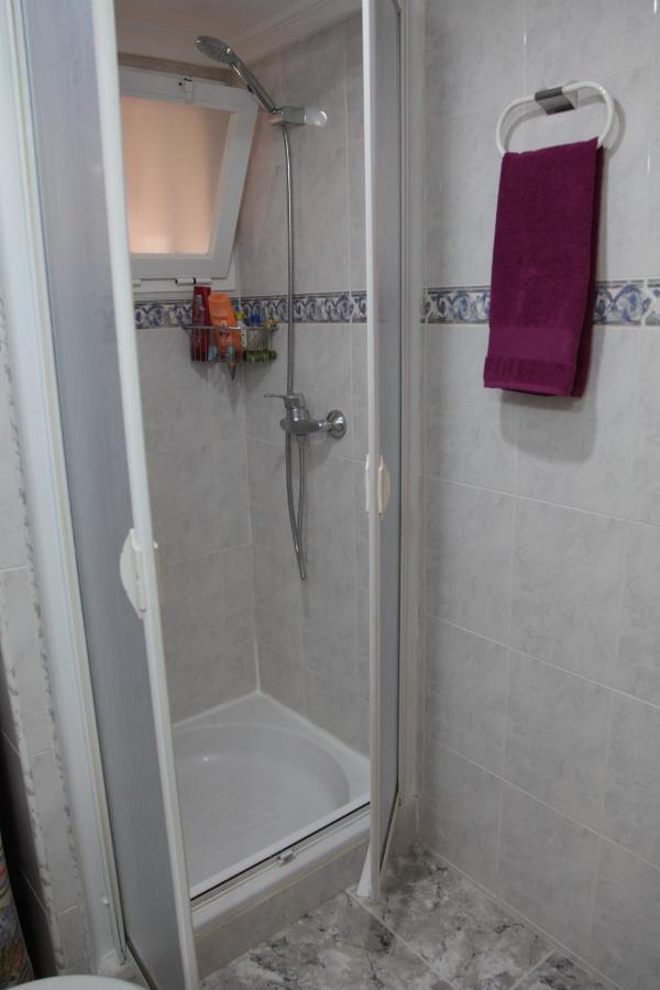 Cozy Apartment Just 8 Min Walk From The Beach! 베니돔 외부 사진